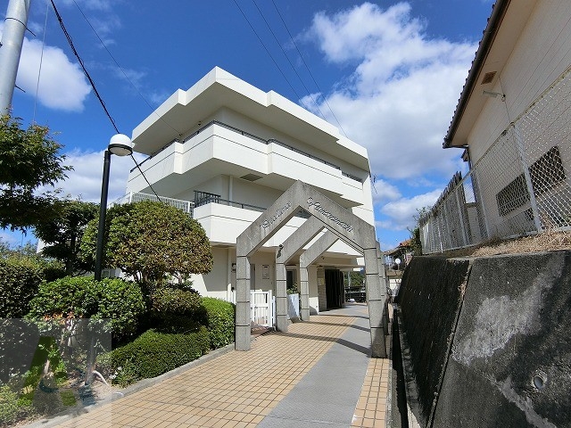 プレセランス山の街の建物外観