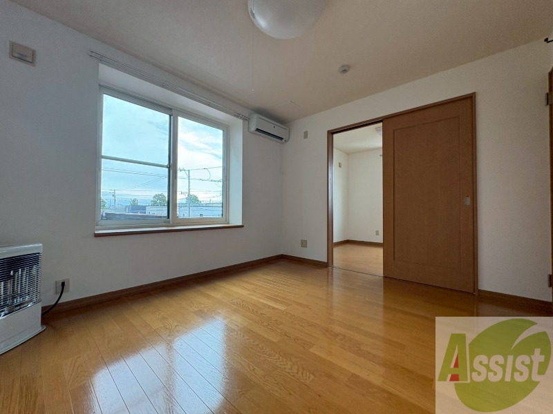 居室・リビング　広くてきれいなリビングです！快適に過ごせそうですね。