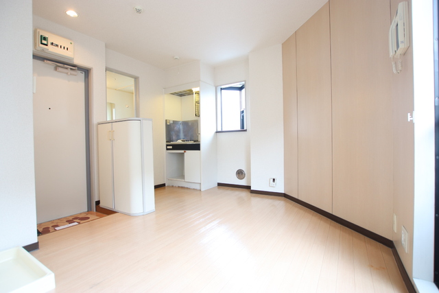 居室・リビング　角部屋なので日当たり良好です♪