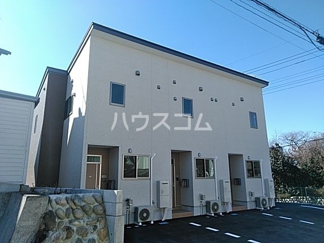 ユニヴェールAの建物外観