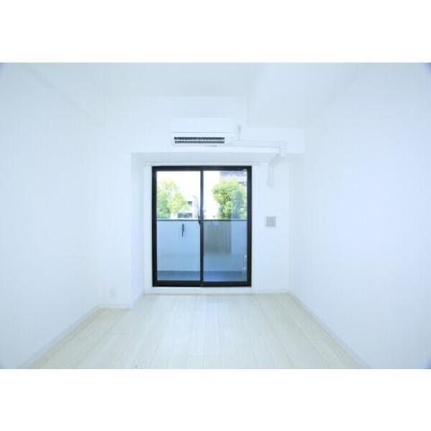 居室・リビング　室内