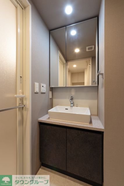 洗面設備　※写真は同タイプ住戸です。