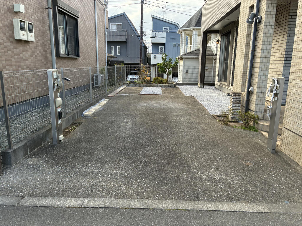 駐車場　Ｐ１台無料、バイクや自転車も止められます。