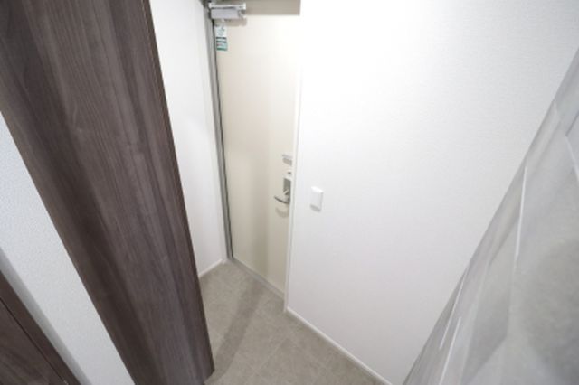 セステナリー開成の玄関写真