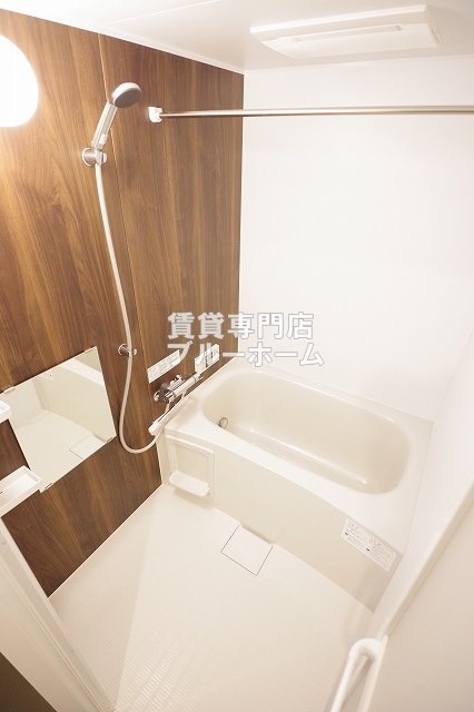 バス・シャワールーム　浴室乾燥付きバス！