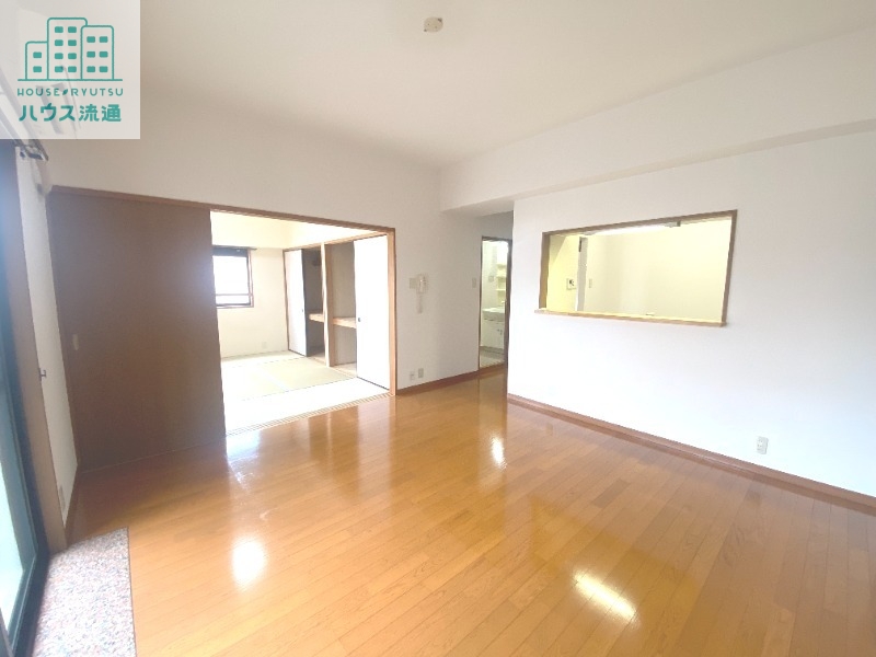 居室・リビング　※別号室の写真です