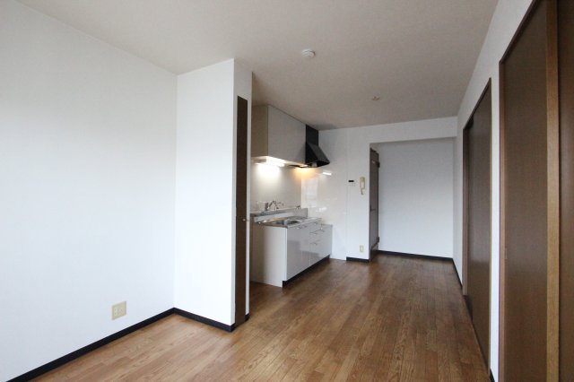 居室・リビング　反転します。参考写真です。