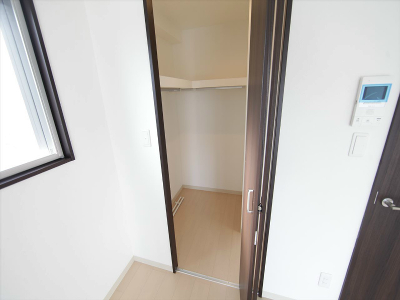 収納　ウォークインクローゼット（収納充実してます）