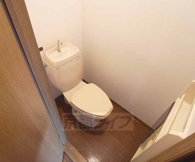 トイレ　セパレートタイプです。