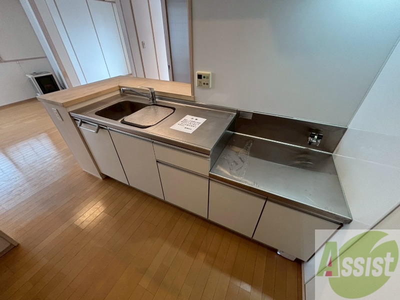 キッチン　キッチンはスペースも広々していて使いやすそうですよ！