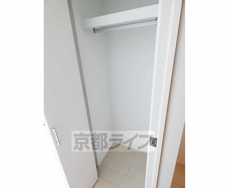 収納　お部屋の中にクローゼットがございます。