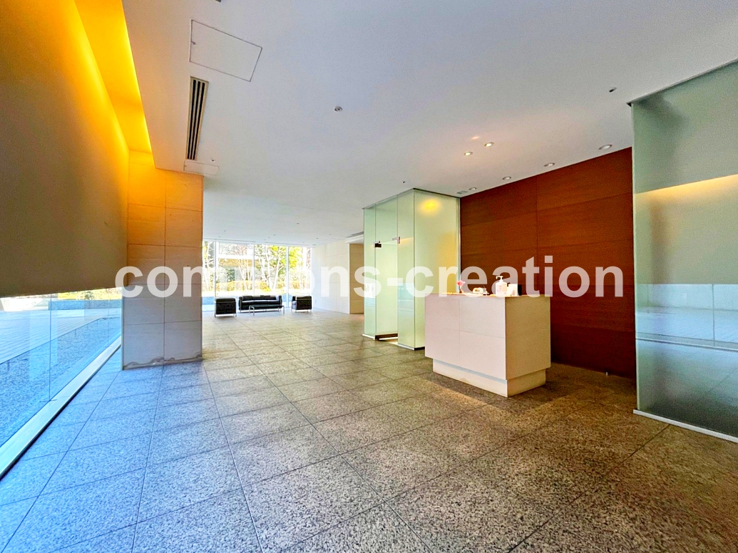 スーパー　成城石井アトレ四谷店（スーパー）まで520m