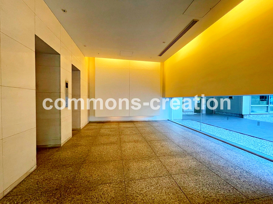 コンビニ　セブンイレブン千代田二番町店（コンビニ）まで107m