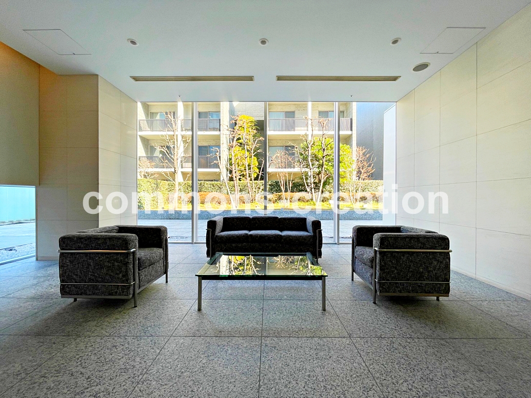 飲食店　スターバックスコーヒー上智大学四谷キャンパス店（飲食店）まで289m