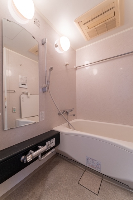 バス・シャワールーム　写真は同タイプ住戸です。