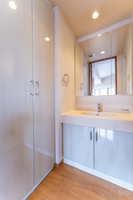 洗面設備　写真は同タイプ住戸です。