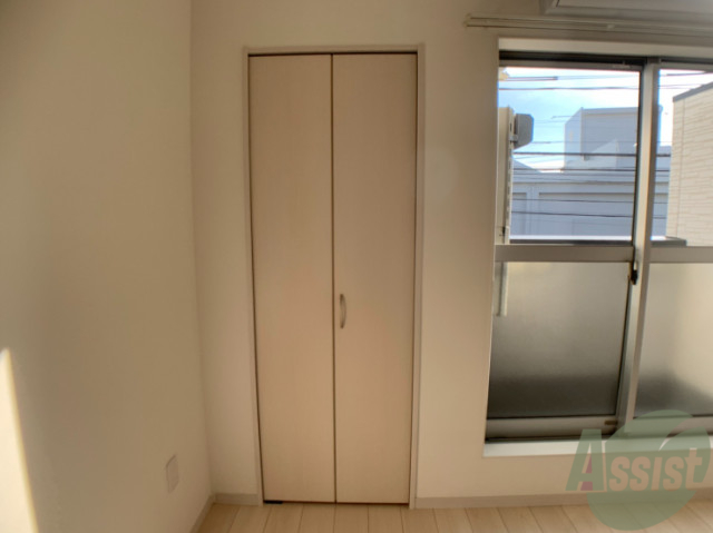 収納　収納はこちらのクローゼットをお使いくださいませ。