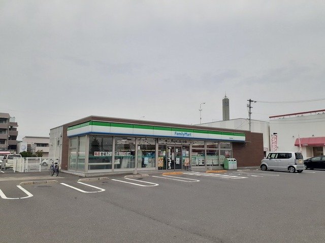 その他　ファミリーマート宇多津浜店まで270m