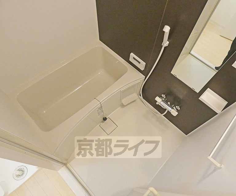 バス・シャワールーム　バスルームです。