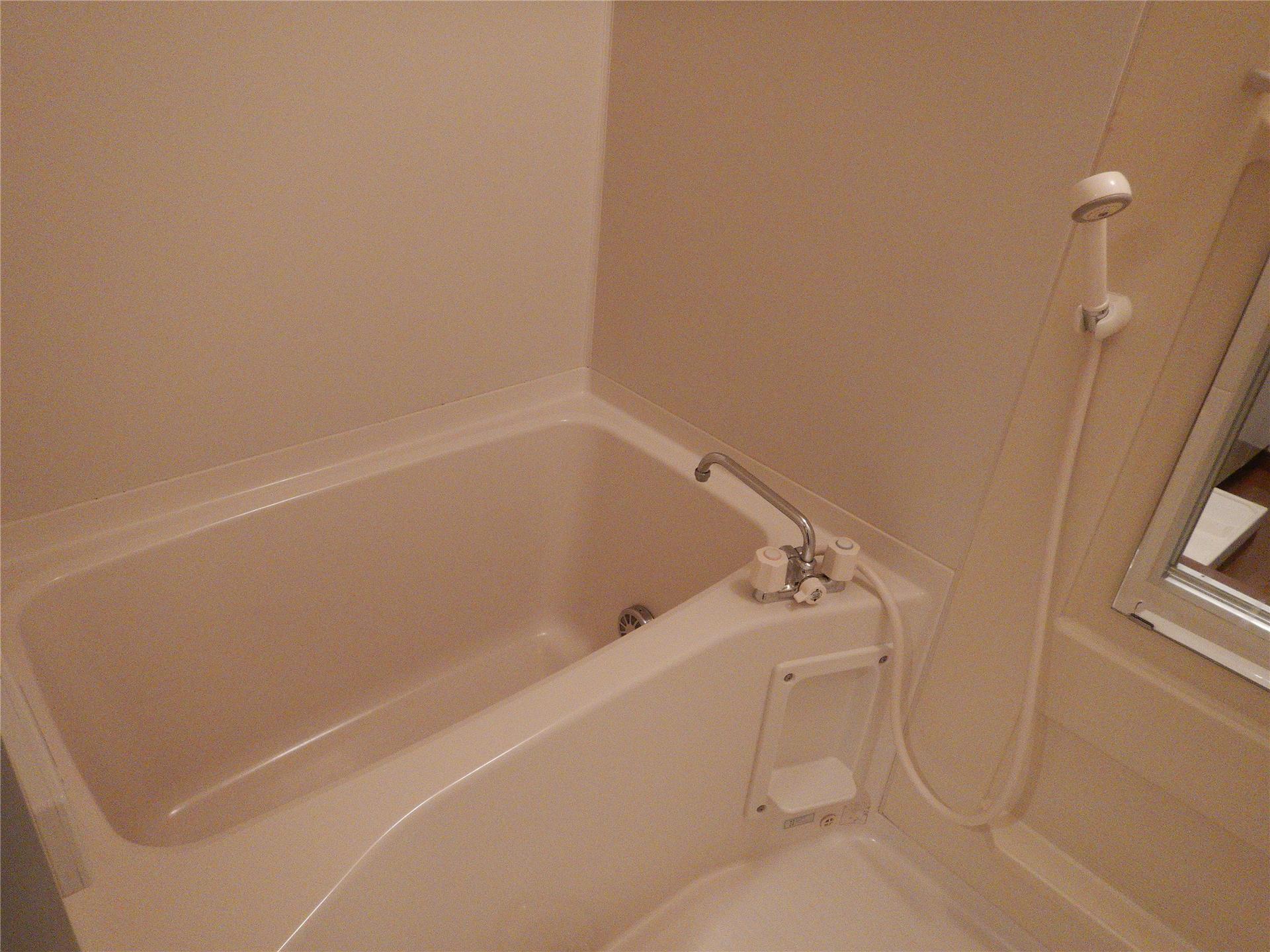 バス・シャワールーム　シャワー付きのお風呂です