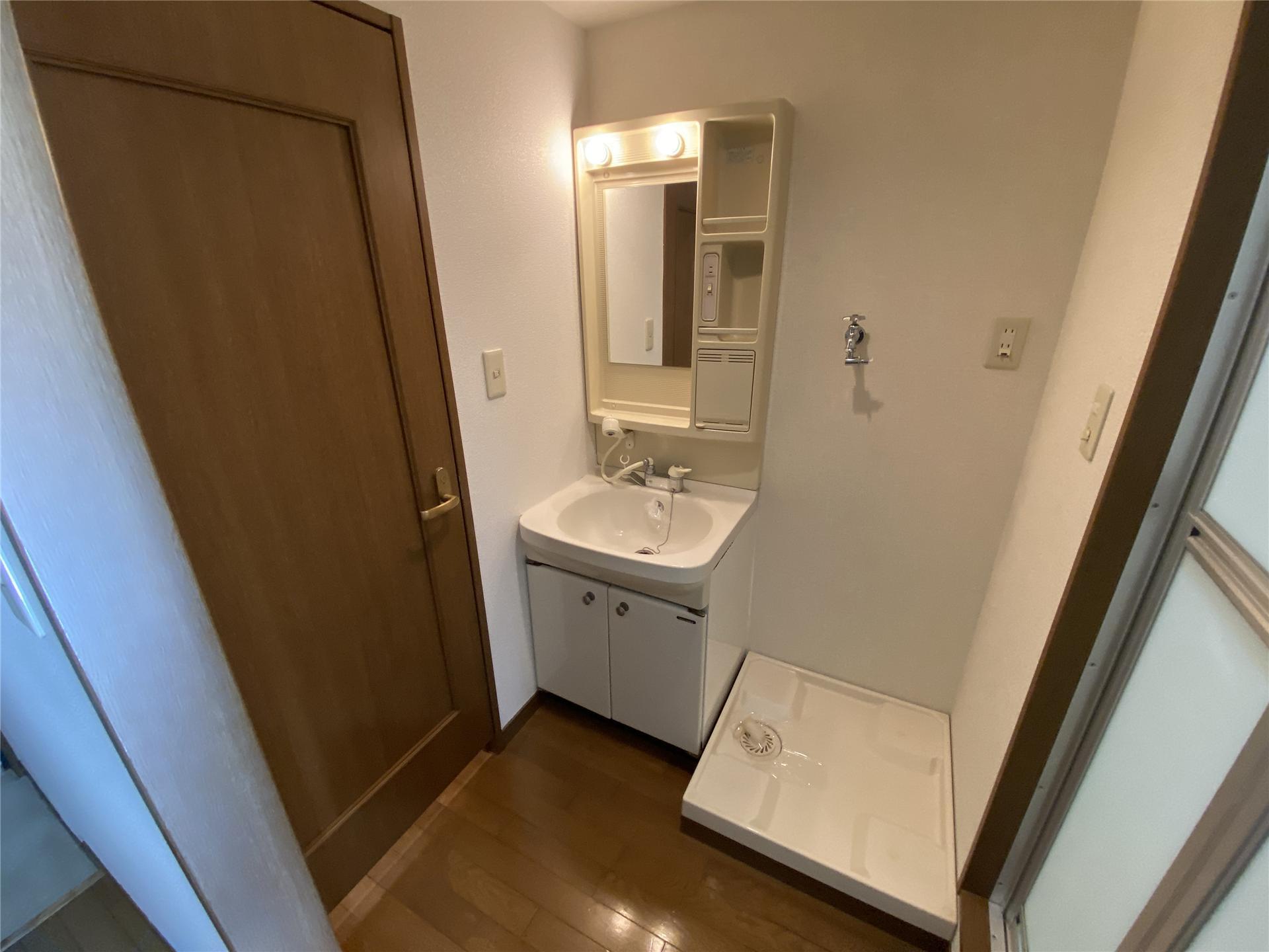 洗面設備　別部屋の参考写真です