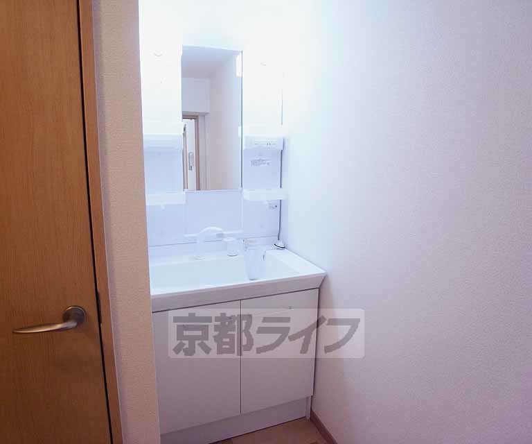 洗面設備　最新独立洗面台です。