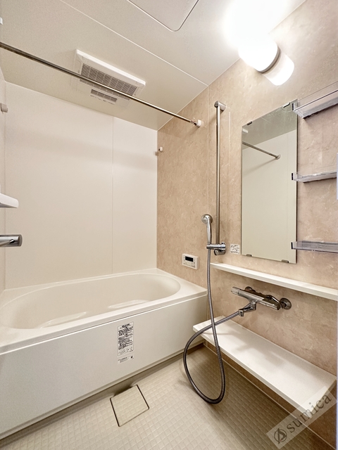 バス・シャワールーム　浴室乾燥機＆追い炊き付き♪♪