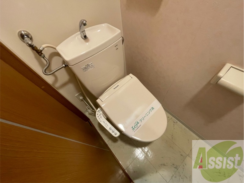 トイレ　ウォシュレット機能がついたトイレ。安心して使用できますね。