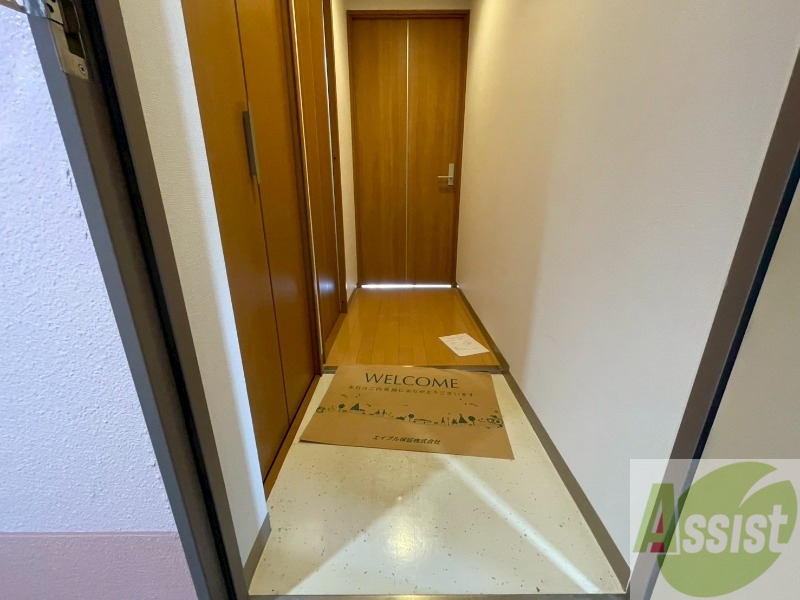 玄関　玄関です。ご覧の通り広々としていますね。