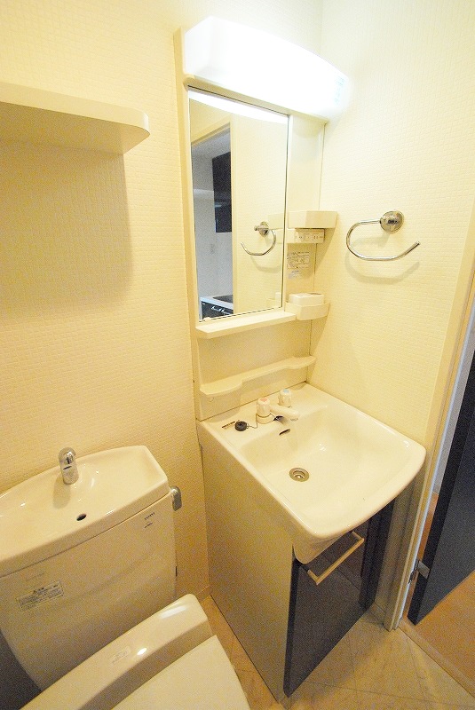 洗面設備　独立洗面台＊号室によってカラー配色違います