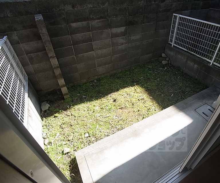バルコニー　１階庭部分