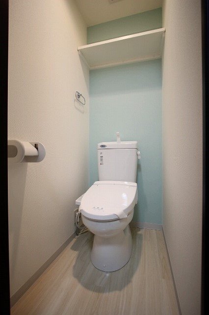 トイレ　同物件別号室のものです。