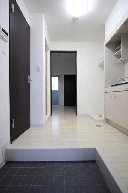 玄関　同物件別号室のものです。