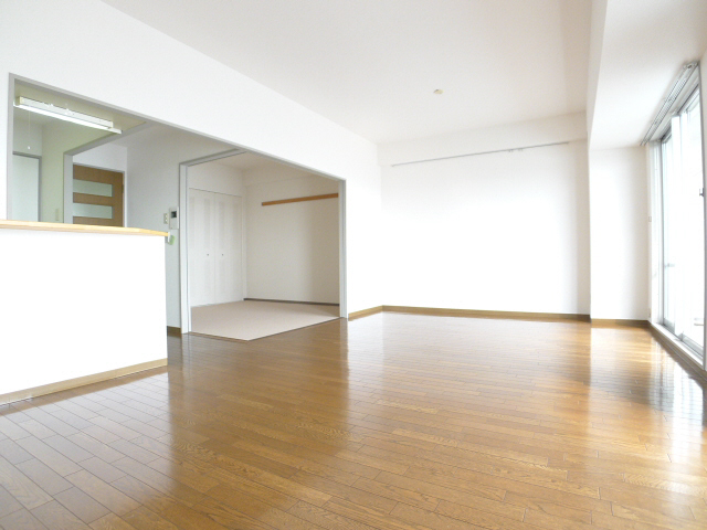 居室・リビング　画像はイメージです　（写真は305号室）