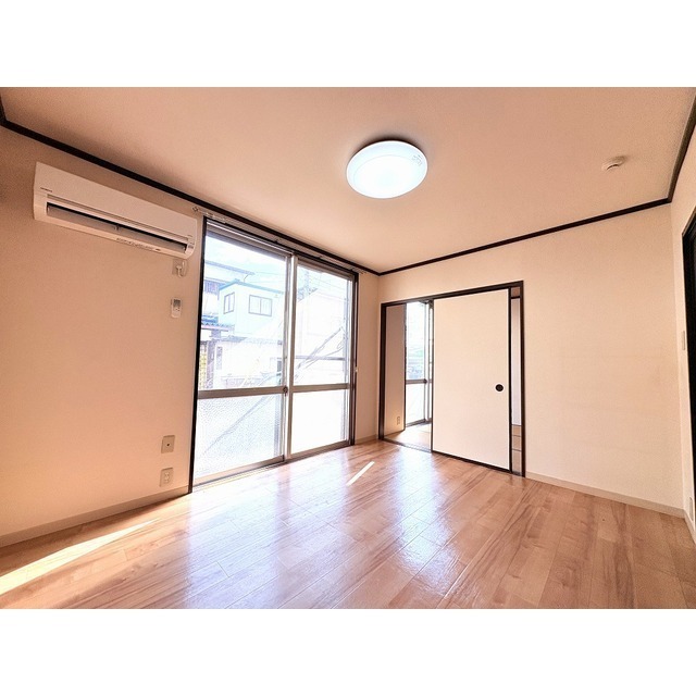 居室・リビング　日当たりの良いお部屋！