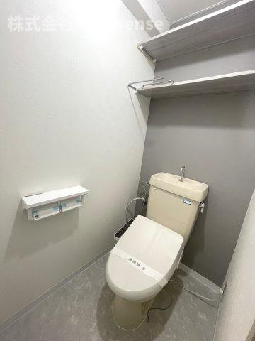 トイレ　落ち着いた色調のトイレです