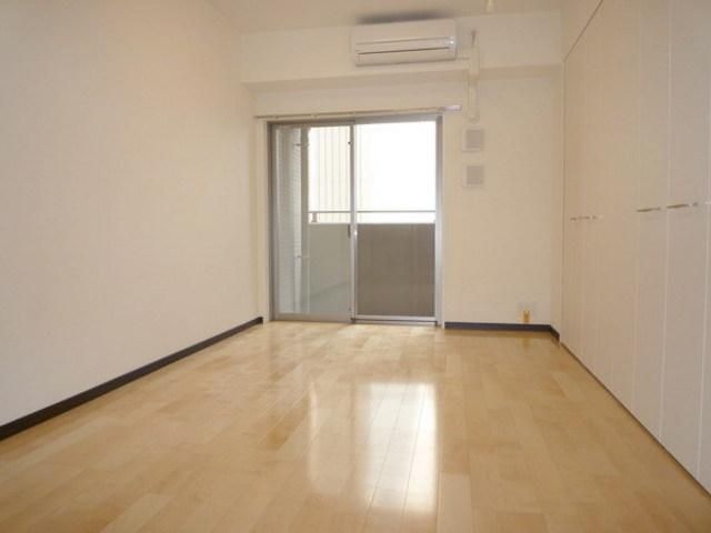 居室・リビング　同タイプの別部屋写真です。