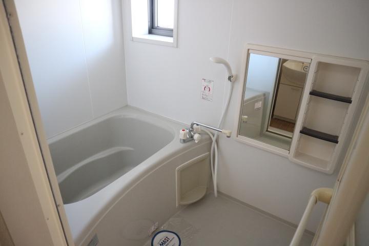 バス・シャワールーム　浴室乾燥機付きのバスルーム