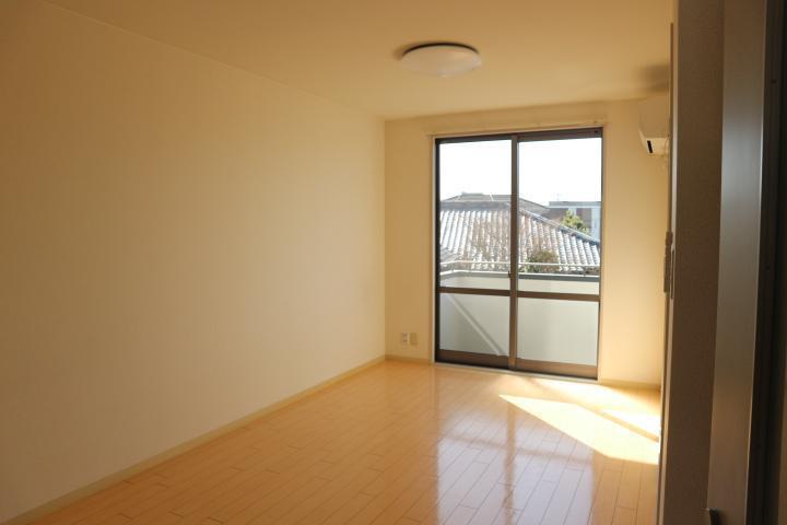 居室・リビング　南向きで日当たり良好なリビング