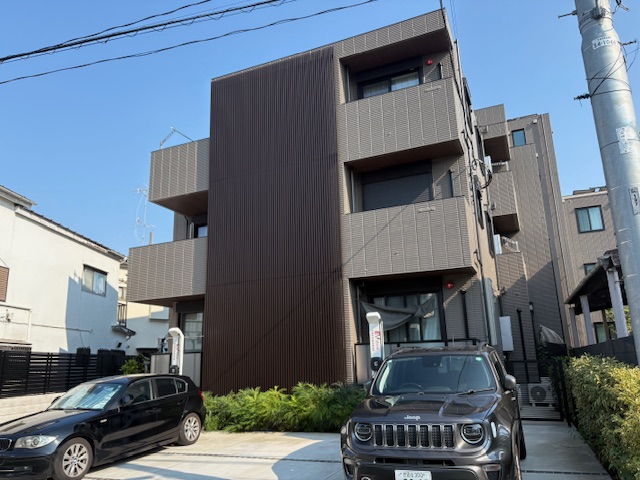 建物外観　重量鉄骨の重厚な佇まい