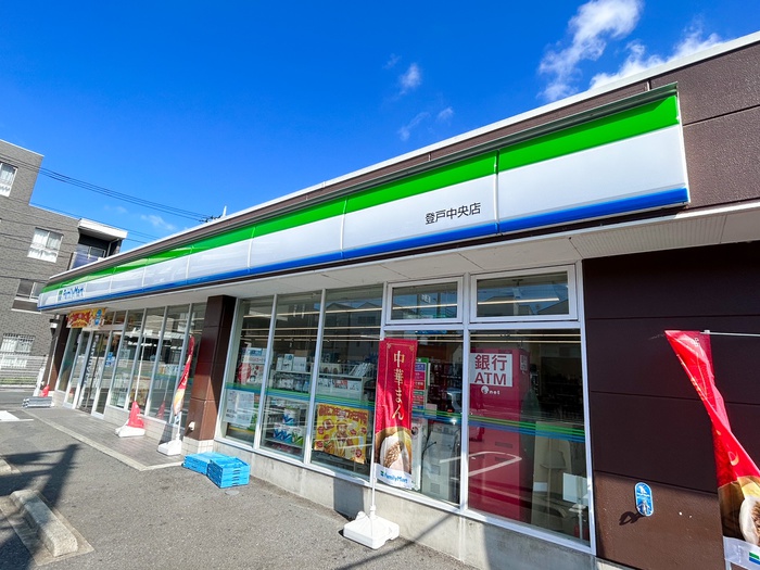 コンビニ　ファミリーマート（コンビニ）まで78m