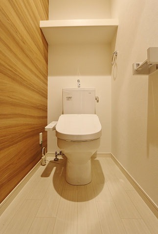 トイレ　嬉しい温水洗浄便座です
