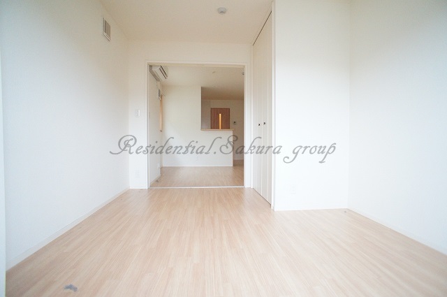 居室・リビング　こちらのリビングで趣味の時間をお楽しみください♪