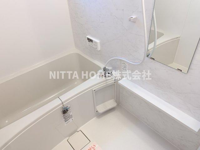 バス・シャワールーム　追い焚きや浴室乾燥機能付きです★