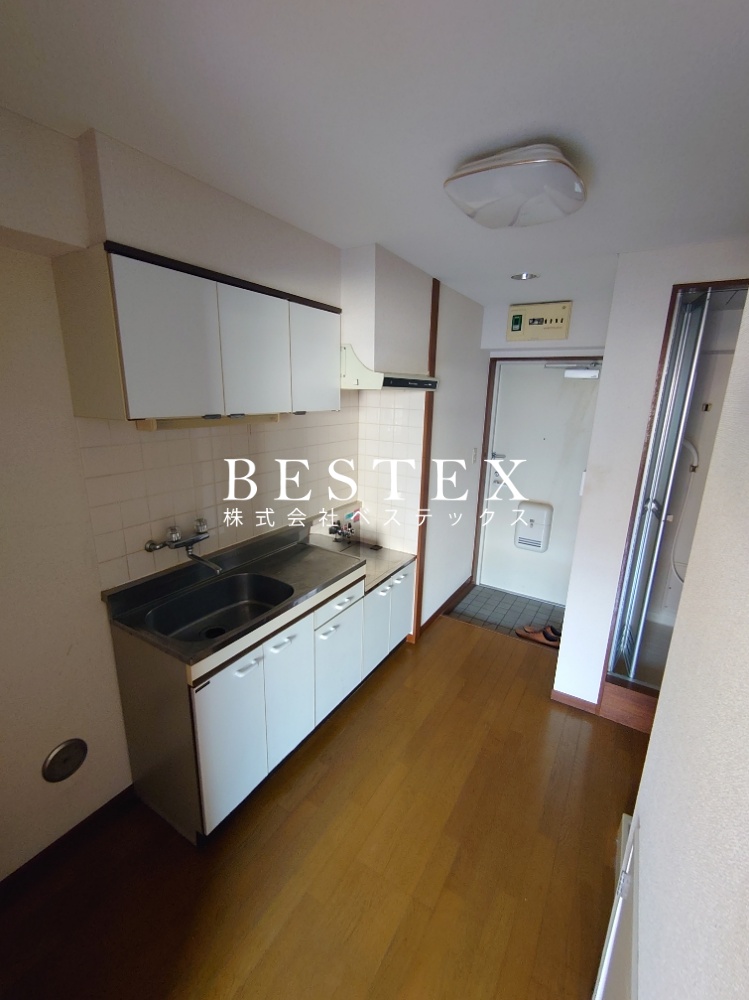 キッチン　※同建物内・別タイプの参考写真です。