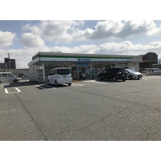 コンビニ　ファミリーマート小郡前田町店（コンビニ）まで890m