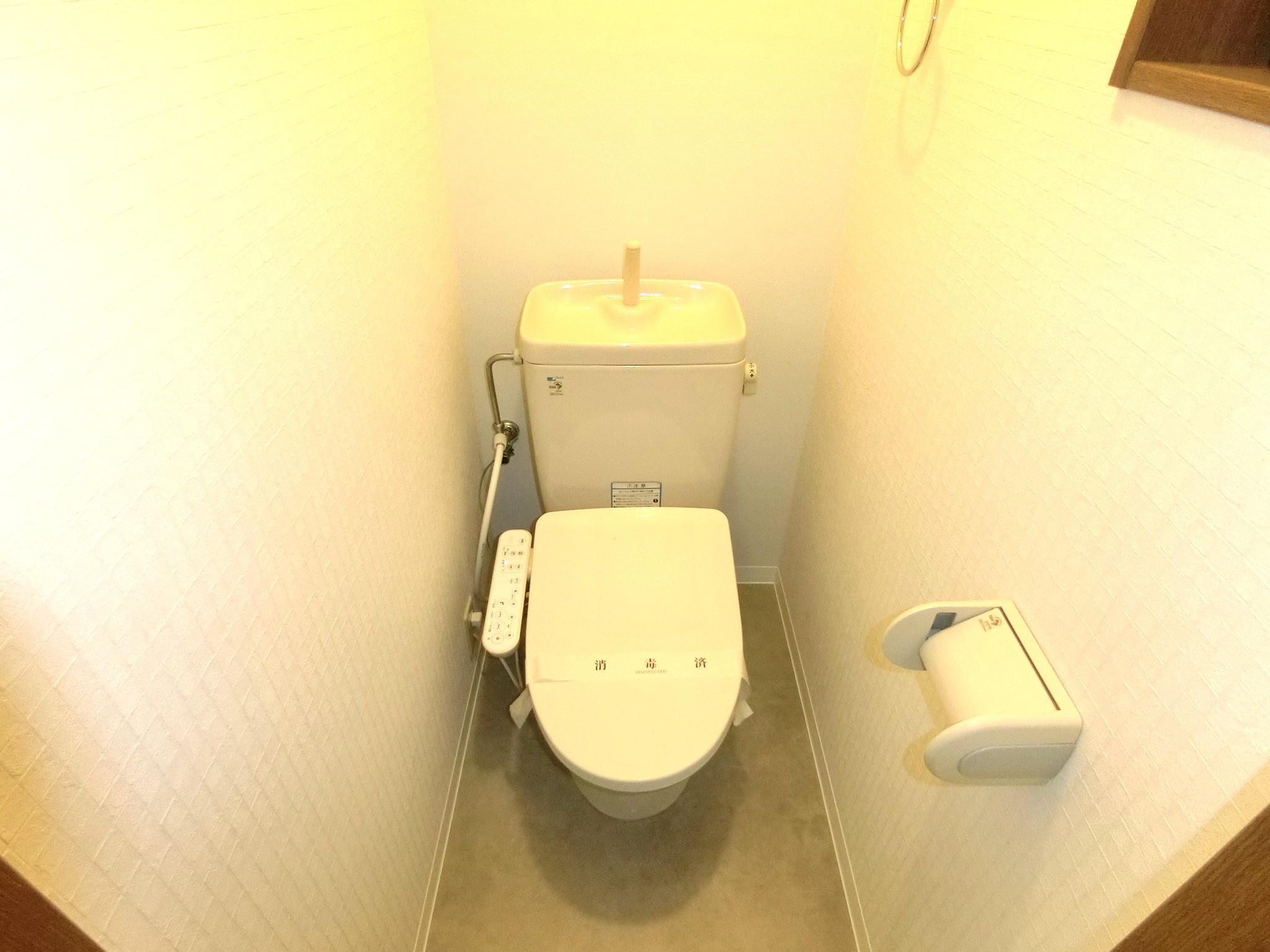 トイレ　１階と２階に温水洗浄機付のトイレを完備です☆
