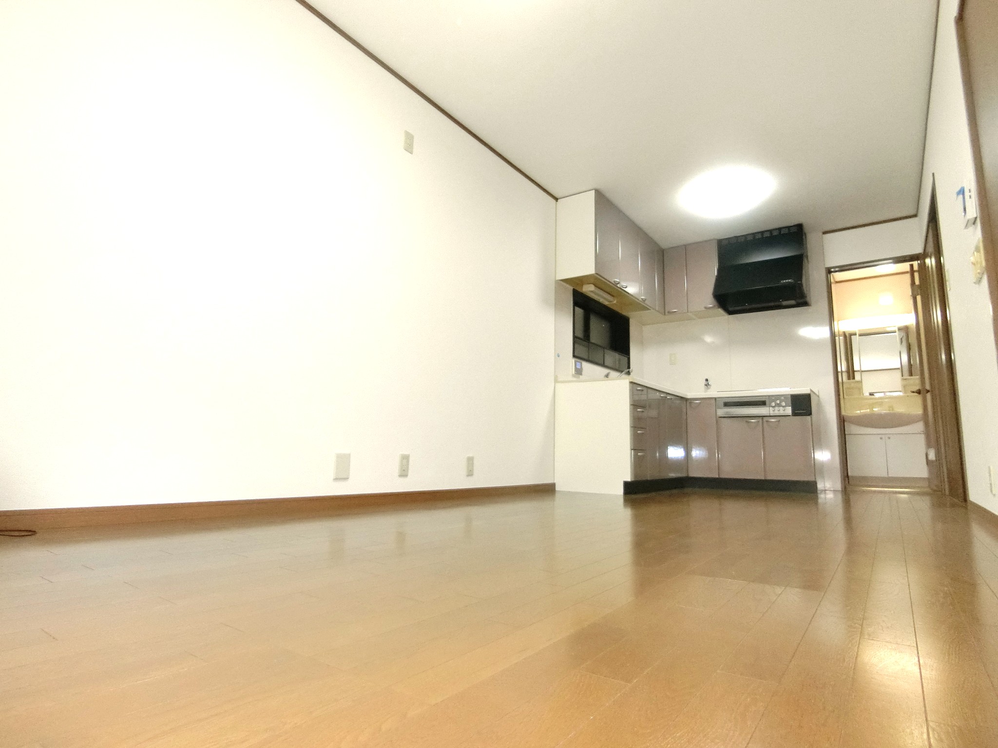 居室・リビング　明るい南向きの広々としたリビングです☆