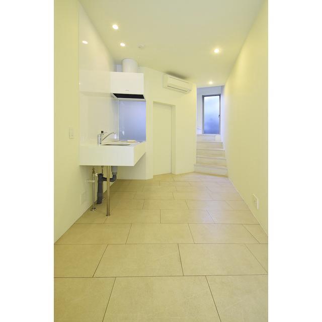 玄関　居室、リビング