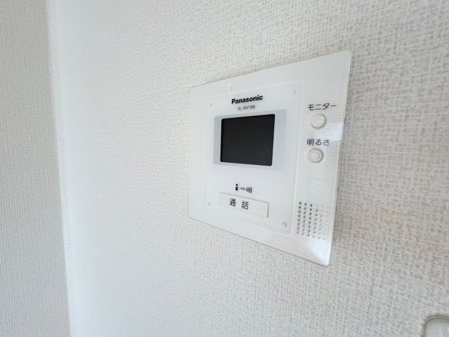 セキュリティ　TVモニターホンで来客が誰か確認してから開けて下さいね